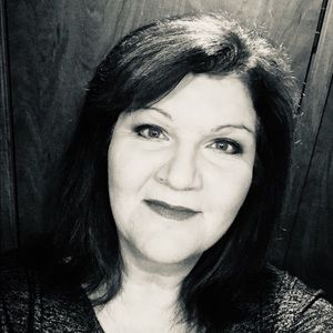 Meet your Posher, Debbie